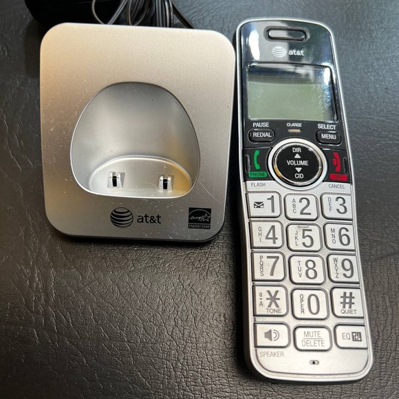 AT&T CL83464 DECT 6.0 Cordless Call ID Announce Phone System w/ 3 Handsets - Picture 6 of 15